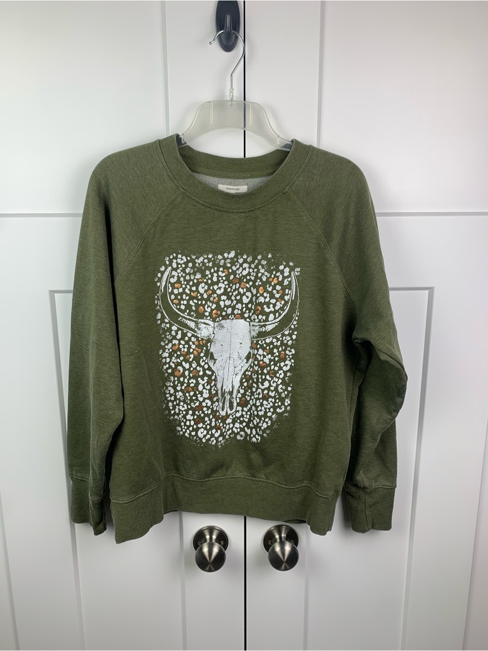 Maurices MEDIUM Crewneck Sweatshirt Highland Cow Skull Boho Floral Western Green - Picture 2 of 5